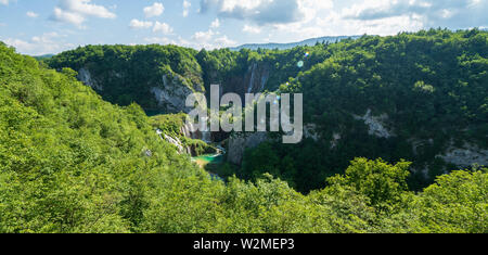 Malerische Ansicht des Veliki Slap, der große Wasserfall im Nationalpark Plitvicer Seen Plitvicer Seen, Kroatien Stockfoto