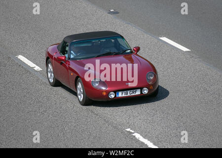 1990s Red 1996 90s TVR Griffith; Motoring Classics, historics, Vintage Motors and Collectibles 2019; Leighton Hall Transport Show, Cars & Veteran Vehicles of Yesteryear auf der Autobahn M6 in der Nähe von Lancaster, Großbritannien Stockfoto