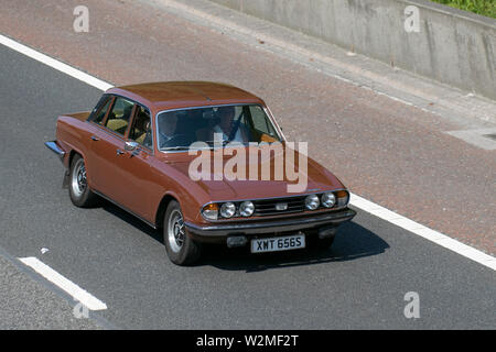 1978 70s Triumph 2500 S Brown 2500 S 2498cc Benziner; Motorsportklassiker, historiker, Oldtimer-Motoren und Sammlerstücke; Leighton Hall Transport Show, Autos & Oldtimer-Fahrzeuge von gestern auf der Autobahn M6 bei Lancaster, Großbritannien Stockfoto