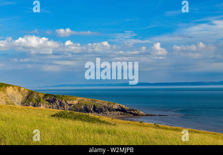 Auf die Hexen Nase Dunraven Bay. Dieses in Walisisch ist Trwyn y Hexe. Sonnigen Sommerabend. Stockfoto