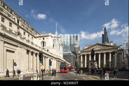 Bank Kreuzung nach Osten in Richtung der Bank von England und der Royal Exchange, London Stockfoto