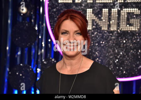 Köln, Deutschland. 09 Juli, 2019. Kabarettist Dagmar Schönleber als Gast auf die AZ von Ladies Night, eine ARD-Kabarett fernsehen Programm, in dem nur Frauen durchführen. Credit: Horst Galuschka/dpa/Horst Galuschka dpa/Alamy leben Nachrichten Stockfoto
