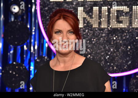 Köln, Deutschland. 09 Juli, 2019. Kabarettist Dagmar Schönleber als Gast auf die AZ von Ladies Night, eine ARD-Kabarett fernsehen Programm, in dem nur Frauen durchführen. Credit: Horst Galuschka/dpa/Horst Galuschka dpa/Alamy leben Nachrichten Stockfoto