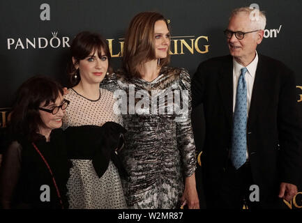 Los Angeles, USA. 9. Juli 2019. Mary Jo Deschanel, Zooey Deschanel, Emily Deschanel, und Caleb Deschanel 083 Besuchen die Premiere von Disney's "Der König der Löwen" bei Dolby Theater am Juli 09, 2019 in Hollywood, California Credit: Tsuni/USA/Alamy leben Nachrichten Stockfoto