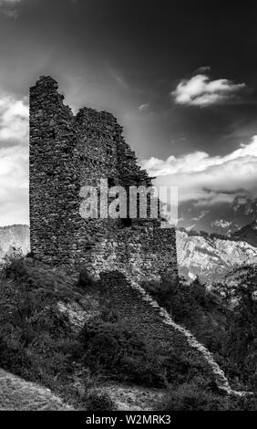 Bad Ragaz, SG/Schweiz - 9. Juli 2019: die Ruinen der Burg Freudenberg in Bad Ragaz im Südosten der Schweiz in Schwarz und Weiß Stockfoto