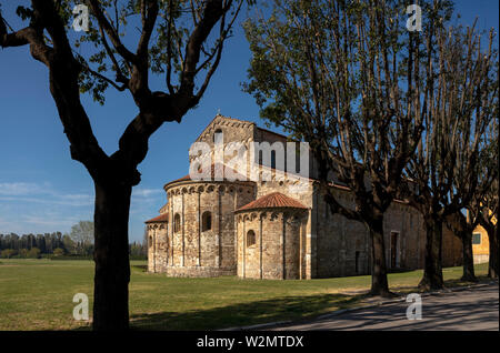 San Piero a Grado bei Pisa, Basilika aus dem 10. Jahrhundert, Chorapsiden von Nordosten Stockfoto