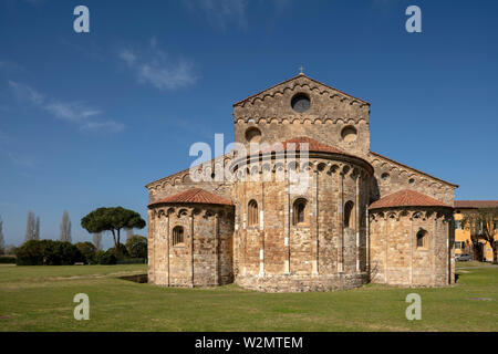 San Piero a Grado bei Pisa, Basilika aus dem 10. Jahrhundert, Chorapsiden von Osten. Stockfoto