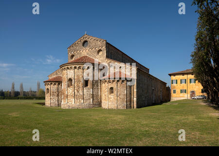 San Piero a Grado bei Pisa, Basilika aus dem 10. Jahrhundert, Chorapsiden von Nordosten Stockfoto