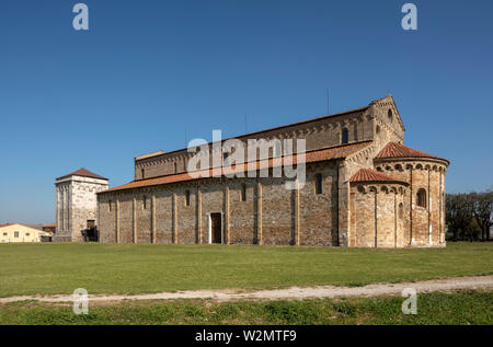 San Piero a Grado bei Pisa, Basilika aus dem 10. Jahrhundert, Blick von Südwest Stockfoto