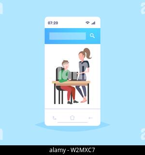 Paar Geschäftsleute mit Laptop am Arbeitsplatz Schreibtisch Geschäftsmann mit weiblichen assistant Brainstorming zusammen arbeiten Teamarbeit Begriff Smartphone Stock Vektor