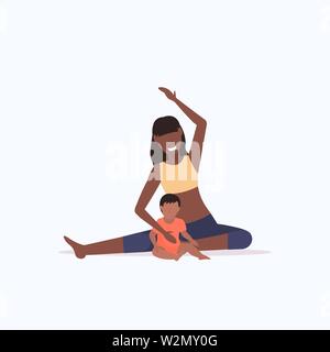 Mutter und Kind tun, körperliche Übungen afrikanische amerikanische Sportlerin in der Fitness oder Yoga mit Baby Sohn gesunder Lebensstil Konzept Flachbild voll eingerückt Stock Vektor