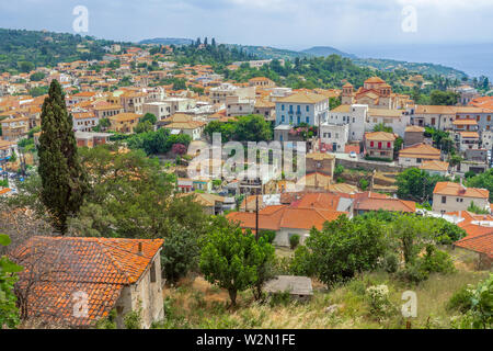 Stadtbild der Stadt, Dorf, Griechenland. Dorf in den Bergen. Griechische Altstadt, in die Stadt. Anzeigen von Kimi, Griechenland. Erstaunlich Skopelos Altstadt von Tag zu Tag. Kymi Stockfoto