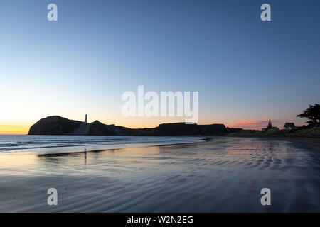 Vor der Dämmerung Licht über dem Pazifischen Ozean am Castlepoint, Wairarapa, North Island, Neuseeland Stockfoto