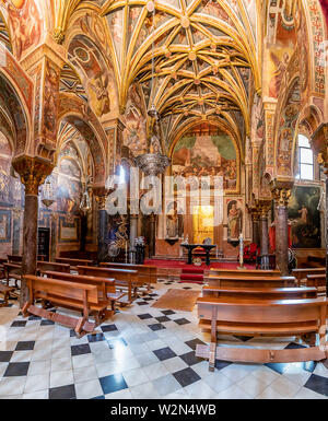 Cordoba, Spanien - Juli 7, 2019: Kapelle im Inneren Mezquita Catedral de Cordoba, einer ehemaligen maurischen Moschee, die jetzt die Kathedrale von Cordoba. Mezquita ist Stockfoto