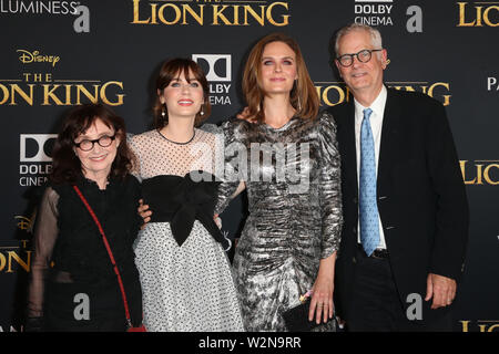 Hollywood, Ca. 9. Juli 2019. Caleb Deschanel, Mary Jo Deschanel, Zooey Deschanel, Emily Deschanel, an der Lion King Film Premiere auf El Capitan Theatre in Hollywood, Kalifornien am Juli 9, 2019. Credit: Faye Sadou/Medien Punch/Alamy leben Nachrichten Stockfoto