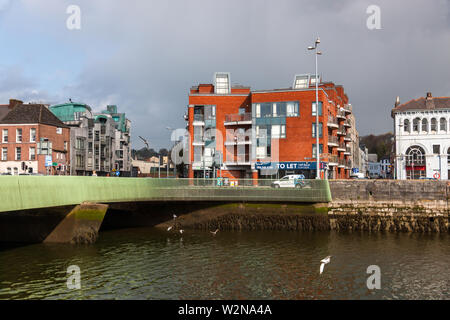 Die Stadt Cork, Cork, Irland. 05. April 2019. Ein Blick auf die Gebäude am Camden Wharf. Stockfoto