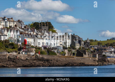 Häuser und Hotels in Fowey Harbour Stockfoto