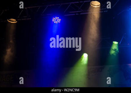 Gelb, Grün und Blau Strahler Hintergrund Stockfoto