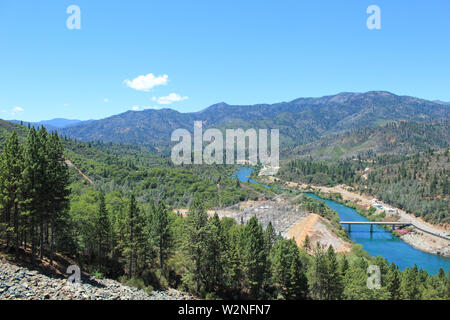 Shasta Damm über Sacramento River, Kalifornien, USA Stockfoto