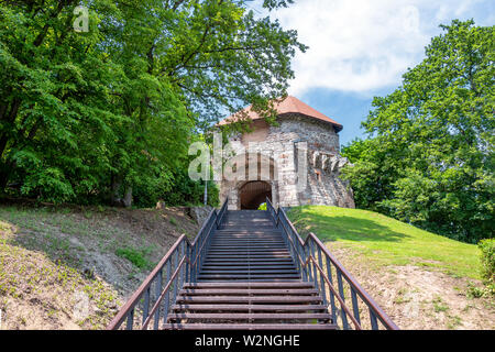 Blick auf die Treppe zu den Zugriff auf Visegrád Burg. In Visegrad entfernt, am rechten Ufer der Donau, nördlich von Budapest Stockfoto