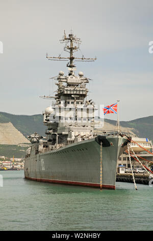 Cruiser Mikhail Kutuzov an Lazar Serebryakov Damm in Noworossijsk. Die Region Krasnodar. Russland Stockfoto