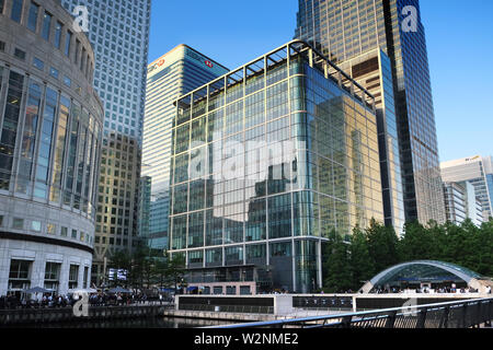 London, Vereinigtes Königreich: 1. Juli 2019 - Canary Wharf Abend im finanziellen Herzen von London Stockfoto