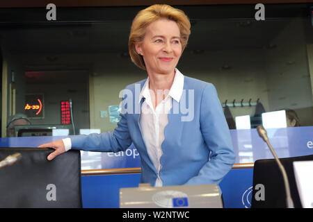 Brüssel, Belgien. 10. Juli 2019. Kandidaten für das Amt des Präsidenten der Europäischen Kommission, Ursula von der Leyen im Gespräch mit Mitgliedern des S&D-Fraktion im Europäischen Parlament. Credit: ALEXANDROS MICHAILIDIS/Alamy leben Nachrichten Stockfoto