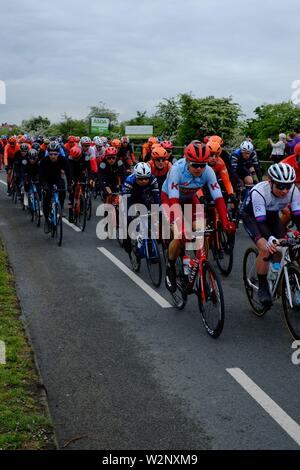 Die Tour von Yorkshire Radrennen die alle zwei Jahre abgehalten. Alle oben Radfahrer nehmen Sie teil Stockfoto