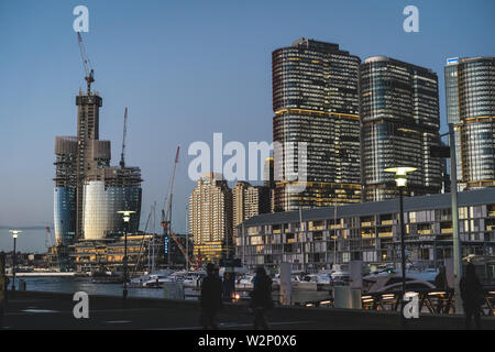 Pyrmont, New South Wales - 28. JUNI 2019: Fortschritte Bild des neuen Star Casino in Barangaroo, Sydney gebaut wird. Kurz nach Sonnenuntergang in der Dämmerung Geschossen. Stockfoto