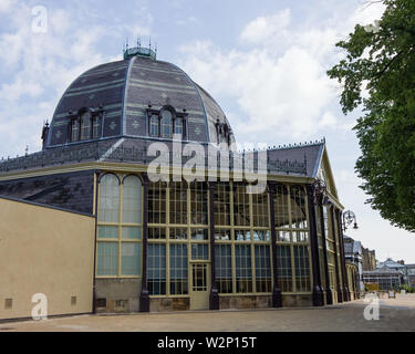 Die octagon Konservatorium in Buxton's Pavilion Gardens, Derbyshire Peak District DE Stockfoto