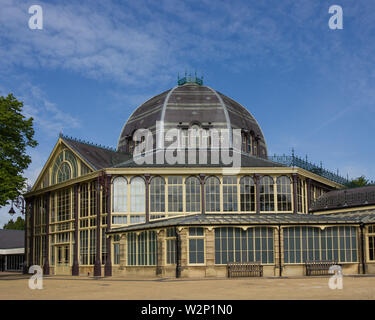 Die octagon Konservatorium in Buxton's Pavilion Gardens, Derbyshire Peak District DE Stockfoto