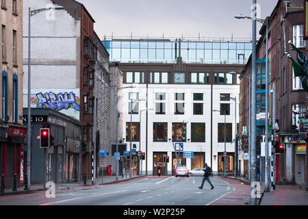 Die Stadt Cork, Cork, Irland. 06. April 2019. Ein Blick auf die Washington Street in die neue Capitol Building auf der Grand Parade in Cork, Irland. Stockfoto