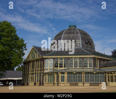 Die octagon Konservatorium in Buxton's Pavilion Gardens, Derbyshire Peak District DE Stockfoto