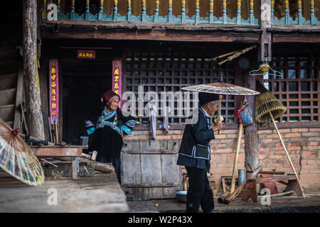 (190710) -- QIUBEI, Juli 10, 2019 (Xinhua) - Zhang Ronghua prüft eine ...