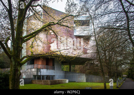 Die Stadt Cork, Cork, Irland. 06. April 2019. Außenansicht der Lewis Glucksman Gallery auf dem Gelände des University College Cork, Irland. Stockfoto