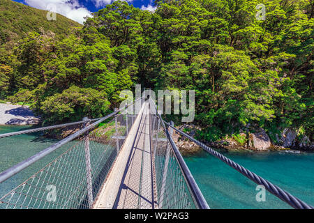 Die Drehbrücke auf blauen Pool in Wanaka, Neuseeland. Stockfoto