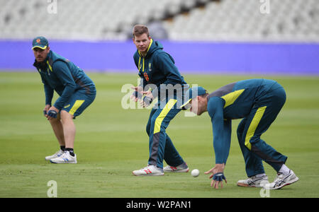 Australiens Steve Smith und Australiens Aaron Fink (links) Während die Netze Sitzung in Edgbaston, Birmingham. Stockfoto