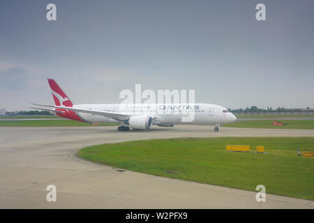 HEATHROW, ENGLAND-19 MAI 2019 - Ansicht einer Boeing 787 Dreamliner Flugzeug von Australien Fluggesellschaft Qantas (QF) am Flughafen London Heathrow (LHR) in der Nähe von Lond Stockfoto