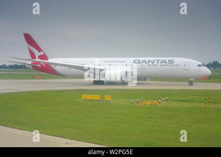 HEATHROW, ENGLAND-19 MAI 2019 - Ansicht einer Boeing 787 Dreamliner Flugzeug von Australien Fluggesellschaft Qantas (QF) am Flughafen London Heathrow (LHR) in der Nähe von Lond Stockfoto