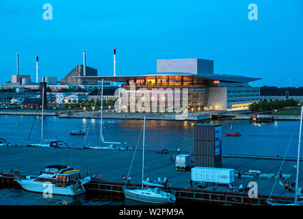 Im Abendlicht auf Holmen Hafen von Kopenhagen Kopenhagen Dänemark Europa Operaen Stockfoto