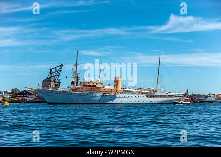 Royal Yacht Dannebrog im Hafen von Kopenhagen Kopenhagen Dänemark Europa günstig Stockfoto