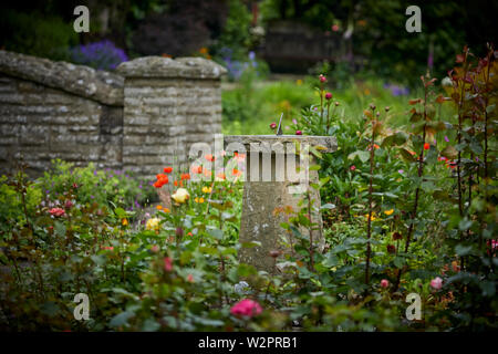 Waddington kleinen malerischen Dorf in der Nähe von Clitheroe im Ribble Valley, Lancashire, kommunale Gärten in der Nähe des War Memorial Stockfoto