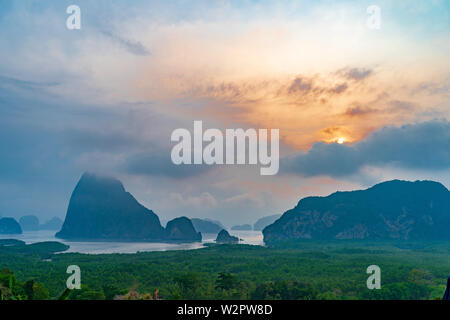 Gesehen die unsichtbaren Sicht von samet Nang Chi, in der Phang Nga Provinz. Ein Paradies, das in Thailand besucht werden müssen. Stockfoto