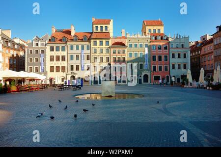 Marktplatz in der Morgendämmerung in der Altstadt, Warschau, Polen Stockfoto