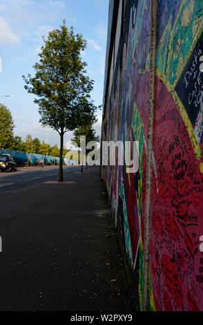 Internationalen Frieden Wand, Cupar Weg, West Belfast, Nordirland, Vereinigtes Königreich Stockfoto