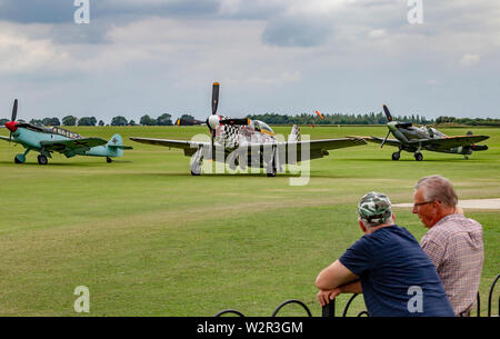 Messerschmitt, Mustang und ein Spitefilre auf dem Boden in Sywell Flugplatz, Northamptonshire, Großbritannien. Stockfoto