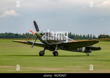 Spitefilre auf dem Boden in Sywell Flugplatz, Northamptonshire, Großbritannien. Stockfoto