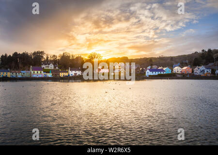 Union Hall, co. West Cork / Irland - Panoramablick auf das kleine Fischerdorf in der Grafschaft Cork Stockfoto