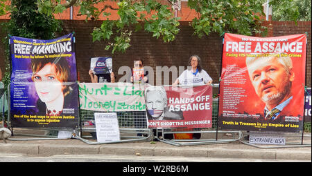London, Großbritannien. 10. Juli 2019. Anhänger von Julian Assange Proteste vor der globalen Konferenz zur Pressefreiheit in London. Die internationale Konferenz sieht Referenten aus der ganzen Welt ihre Erfahrungen und Gedanken, die auf den Schutz der Rechte der Mitglieder der Medien in der ganzen Welt. Credit: Dinendra Haria/Alamy leben Nachrichten Stockfoto