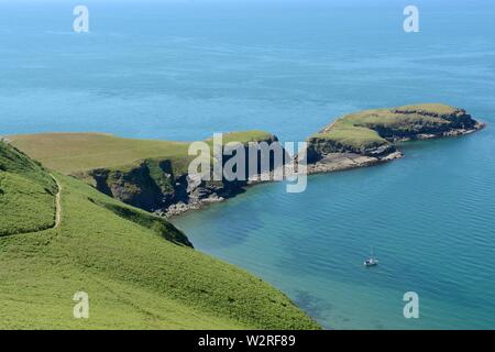 Ynys Lochtyn tidal Island an der Küste von Ceredigion Bay als Symbol für die Küste PathLlangrannog Ceredigion Wales Cymru GROSSBRITANNIEN Stockfoto